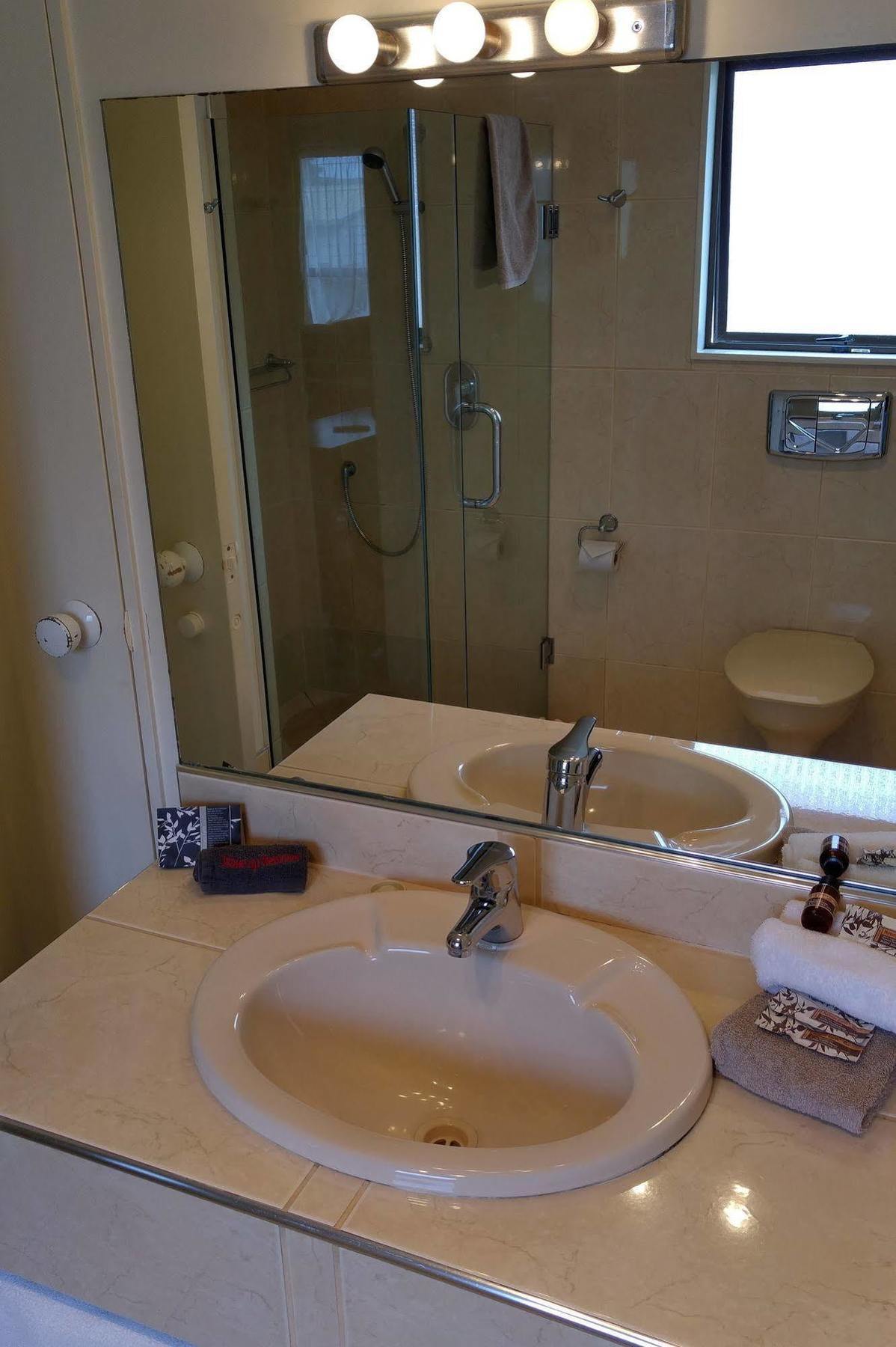 Hobson'S Choice Motel ดาร์กาวิลล์ ภายนอก รูปภาพ